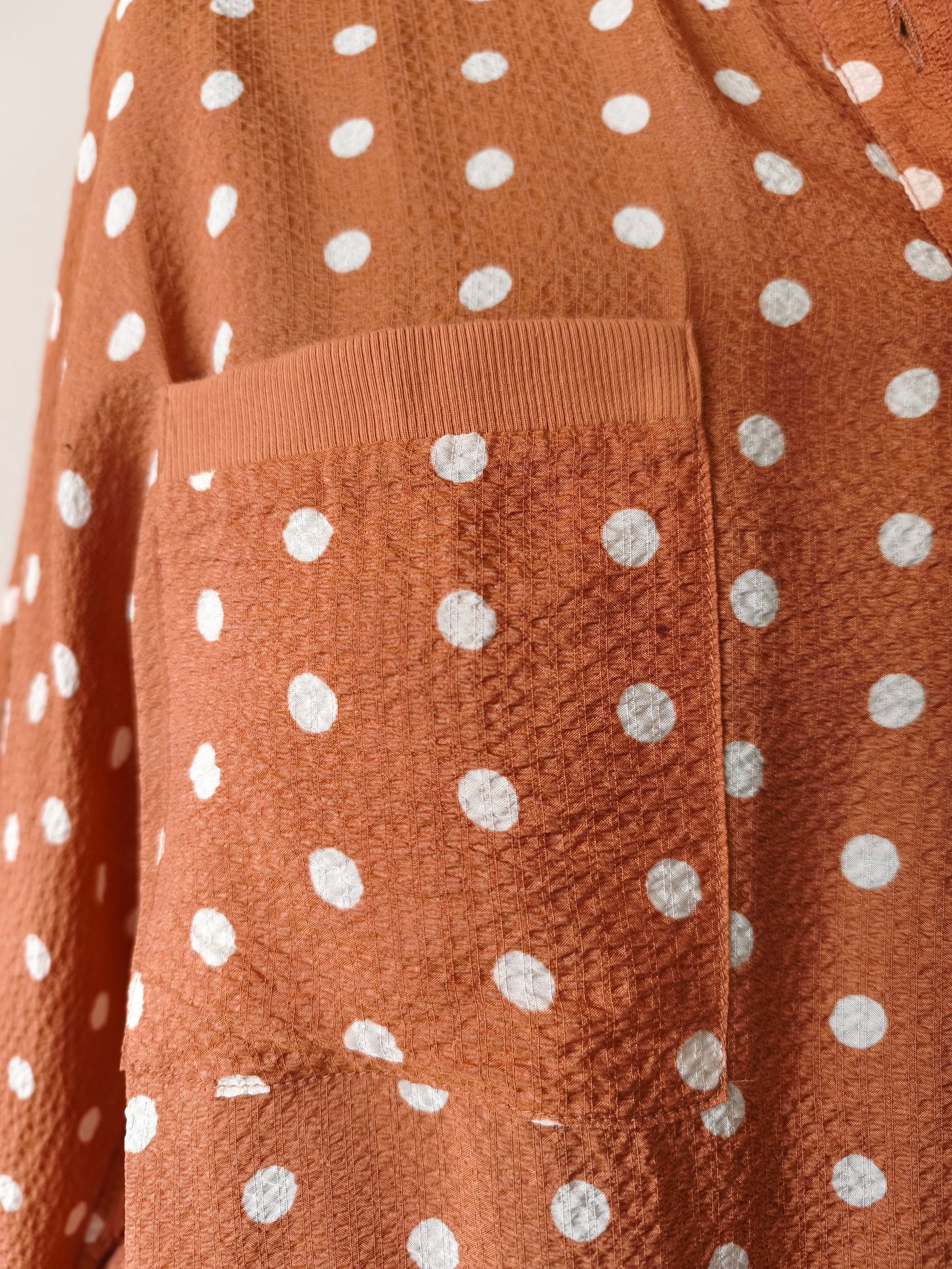 Essentiel blouse camel polkadots