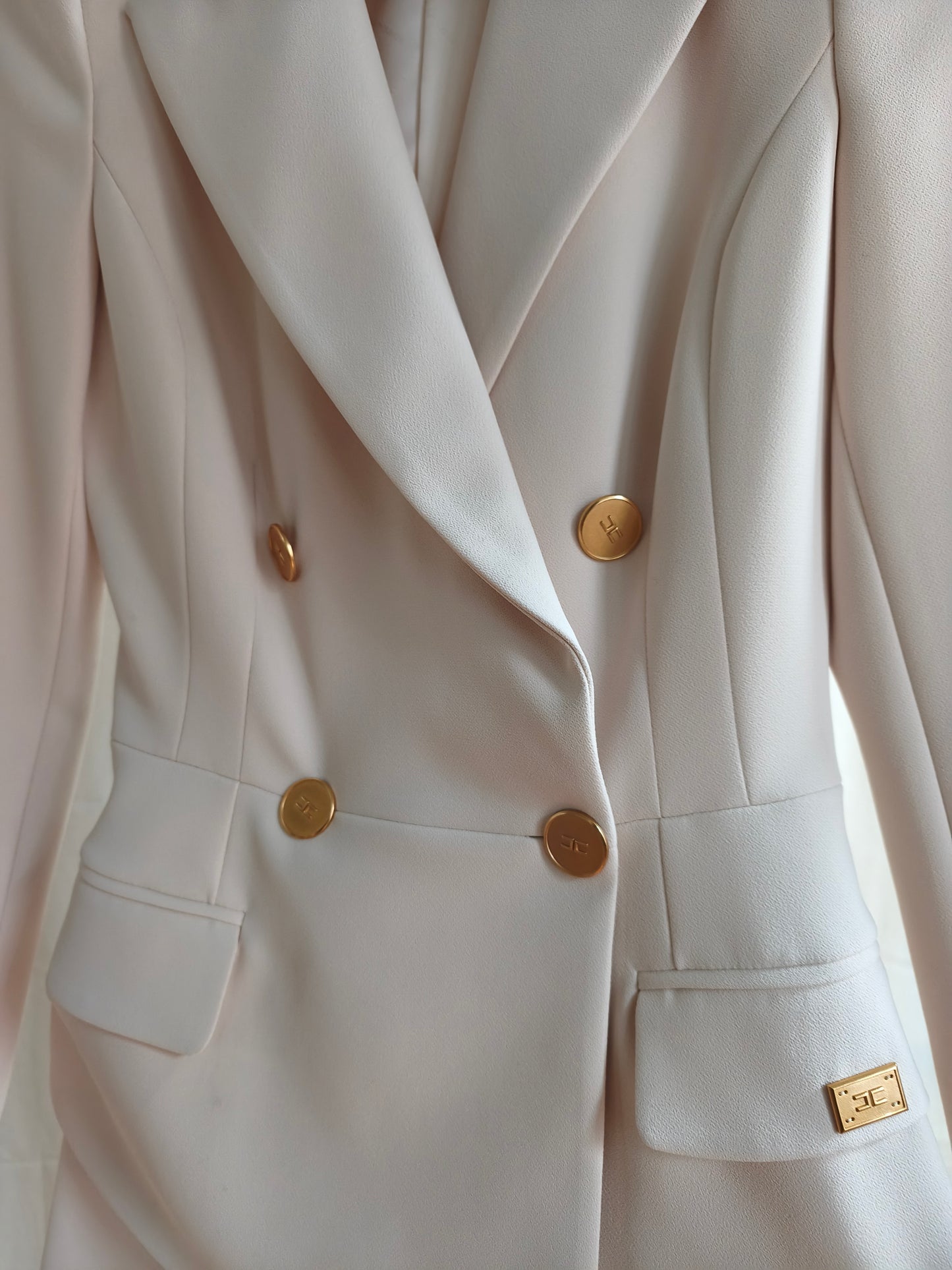 Elisabetta Franchi ecru kostuum