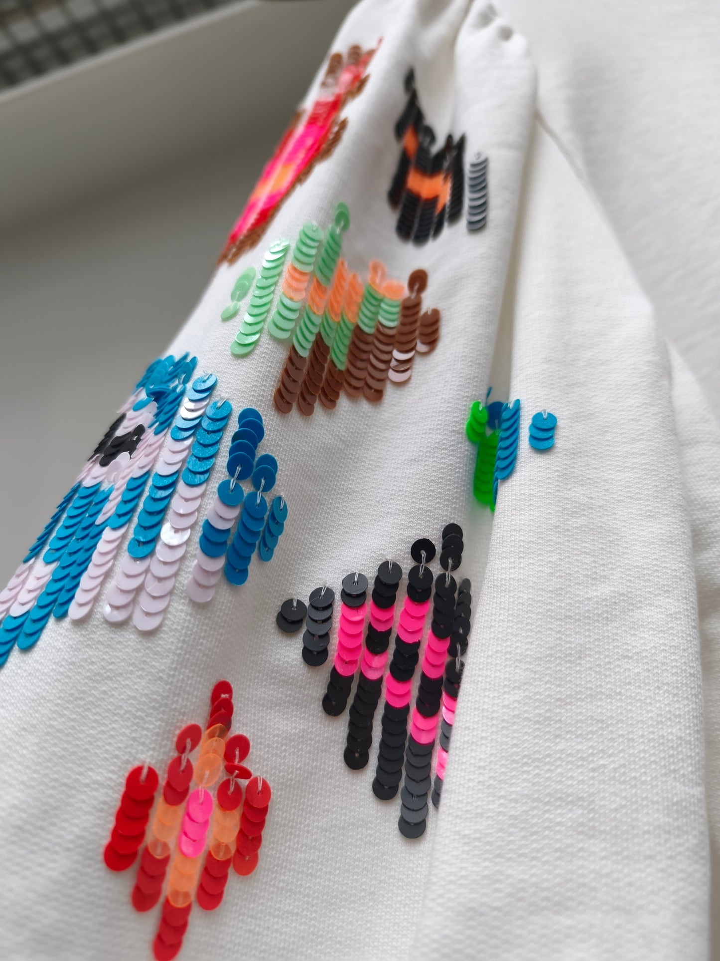 Essentiel trui wit pailletten