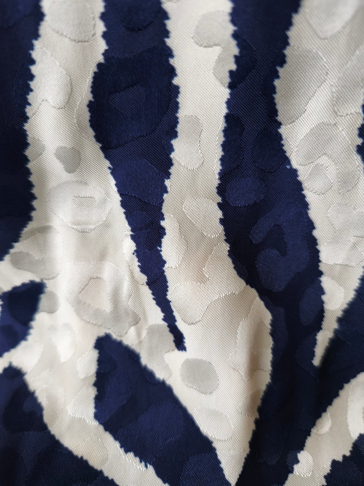 Essentiel top zebra navy/wit