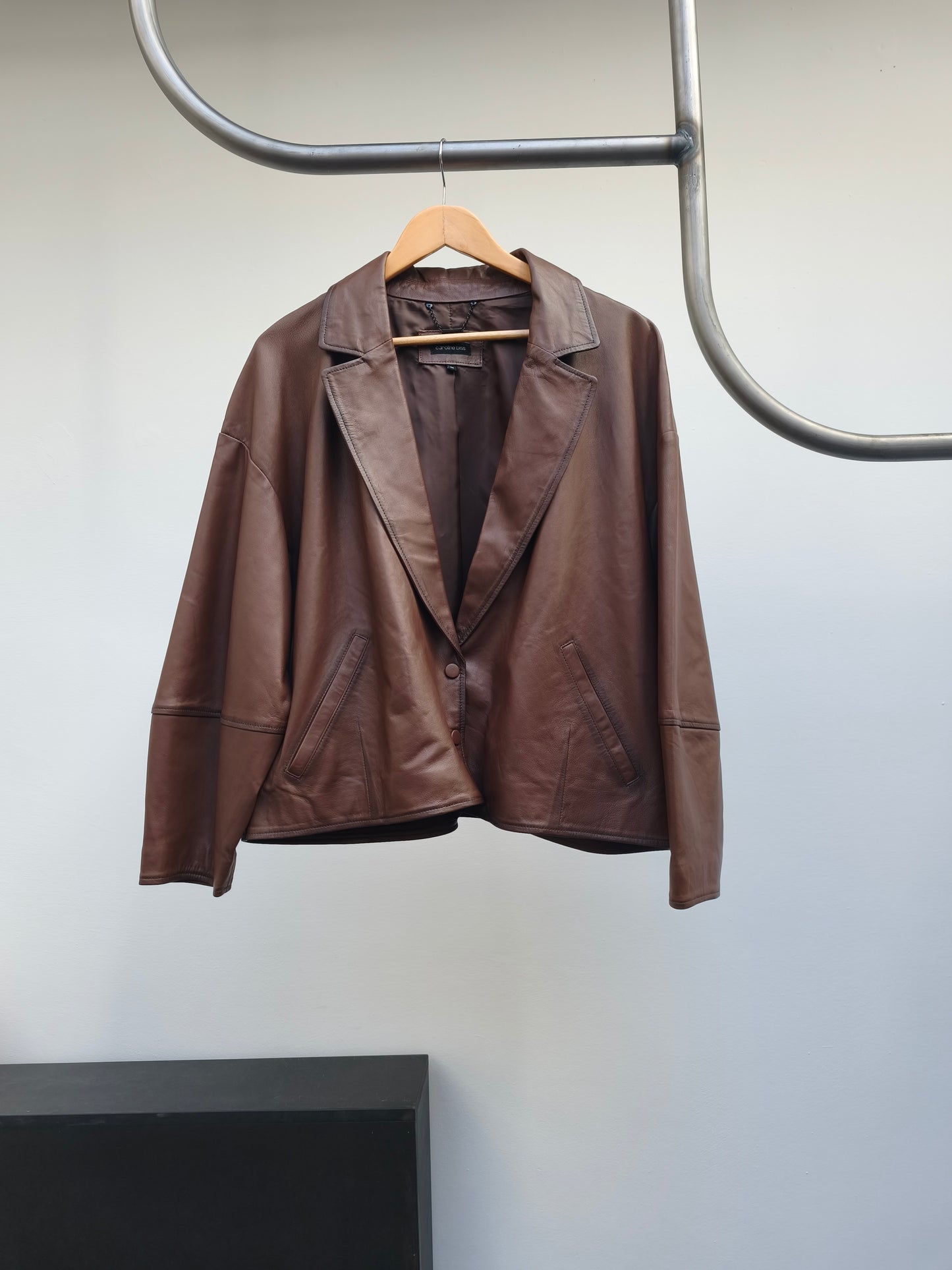 Caroline Biss cropped blazer bruin echt leer