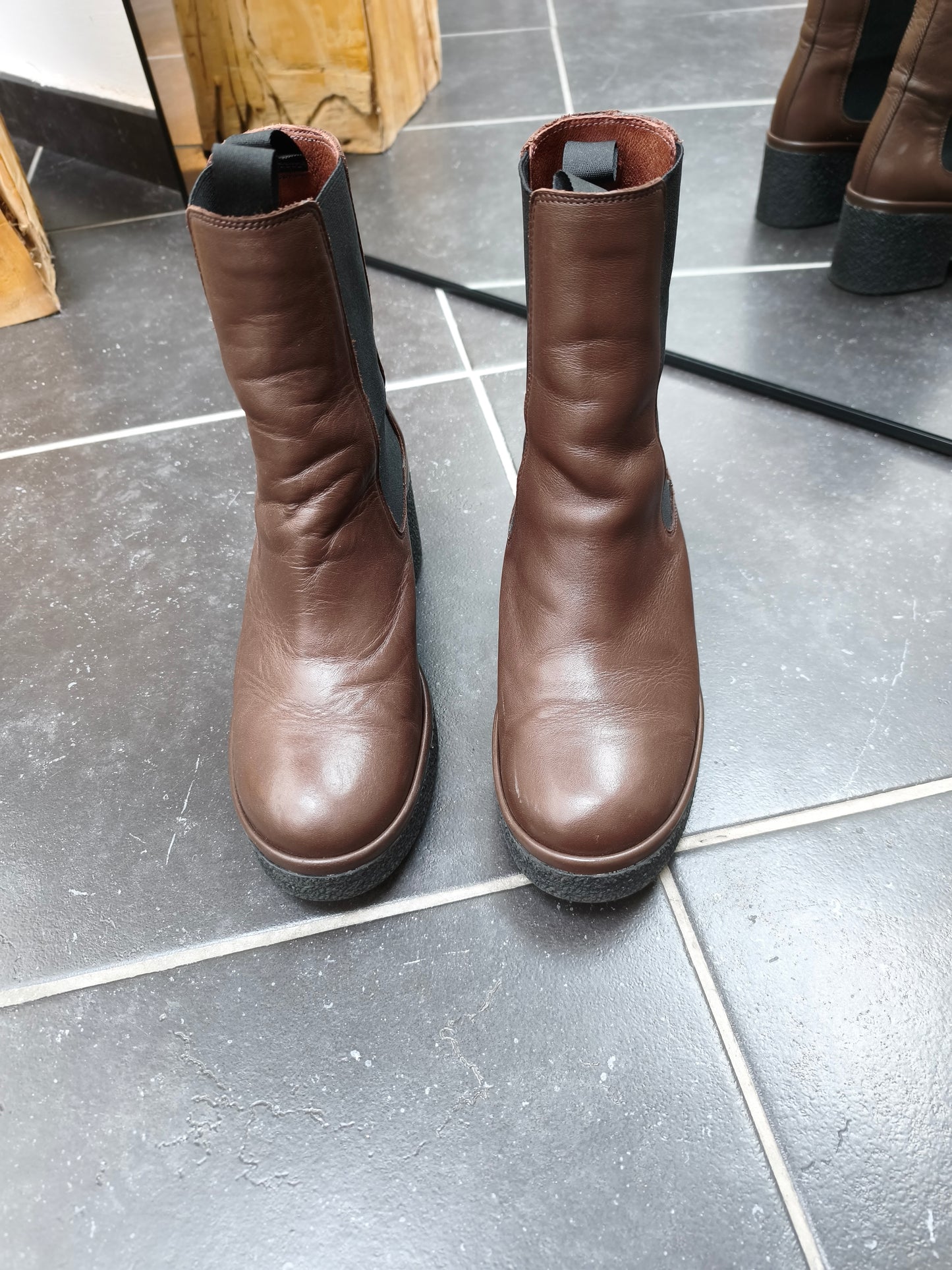Anonymous boots