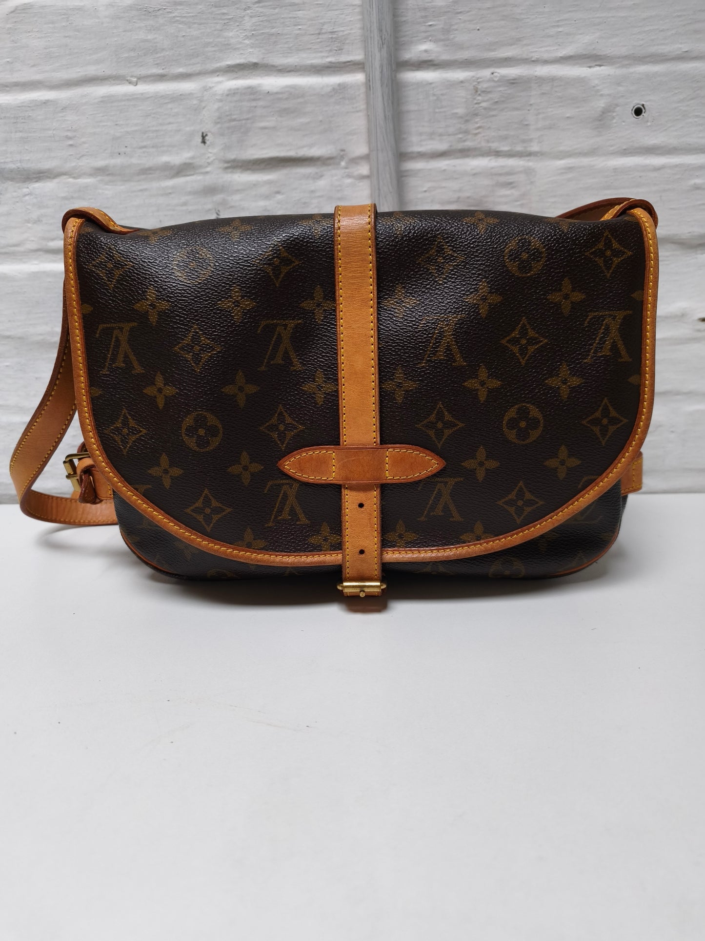 Louis Vuitton Saumur 30 shoulders bag