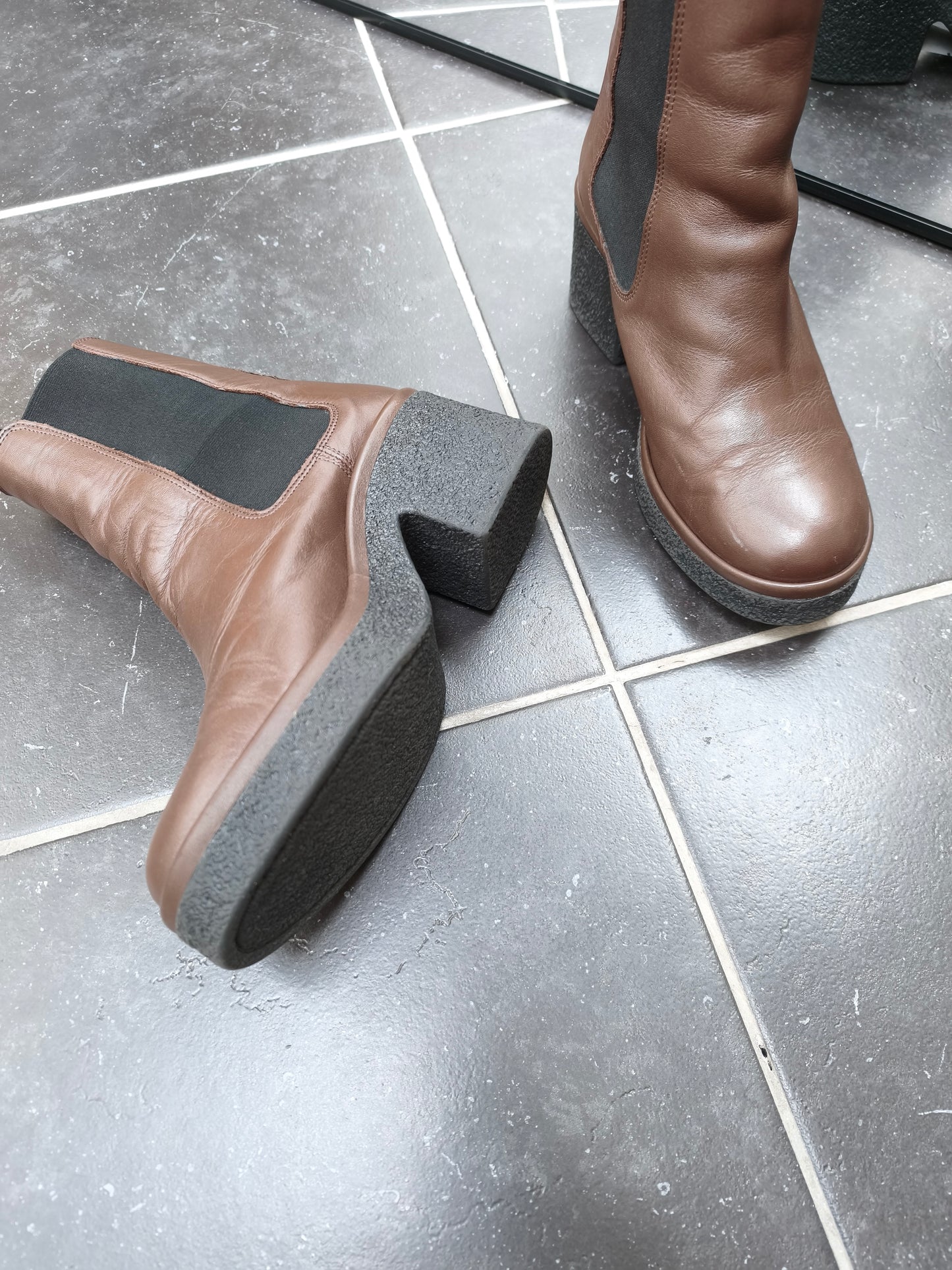 Anonymous boots