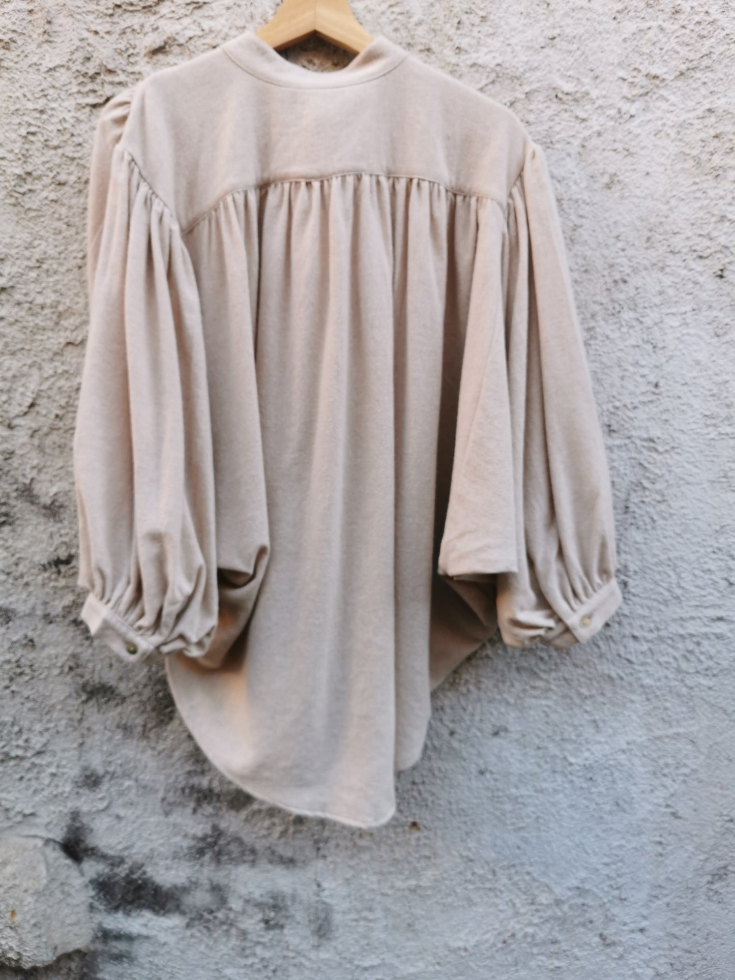 Sea Me Happy Balloon blouse beige