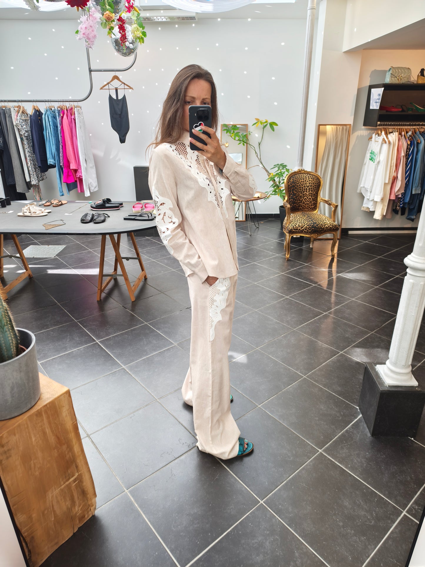 Valérie Khalfon set
