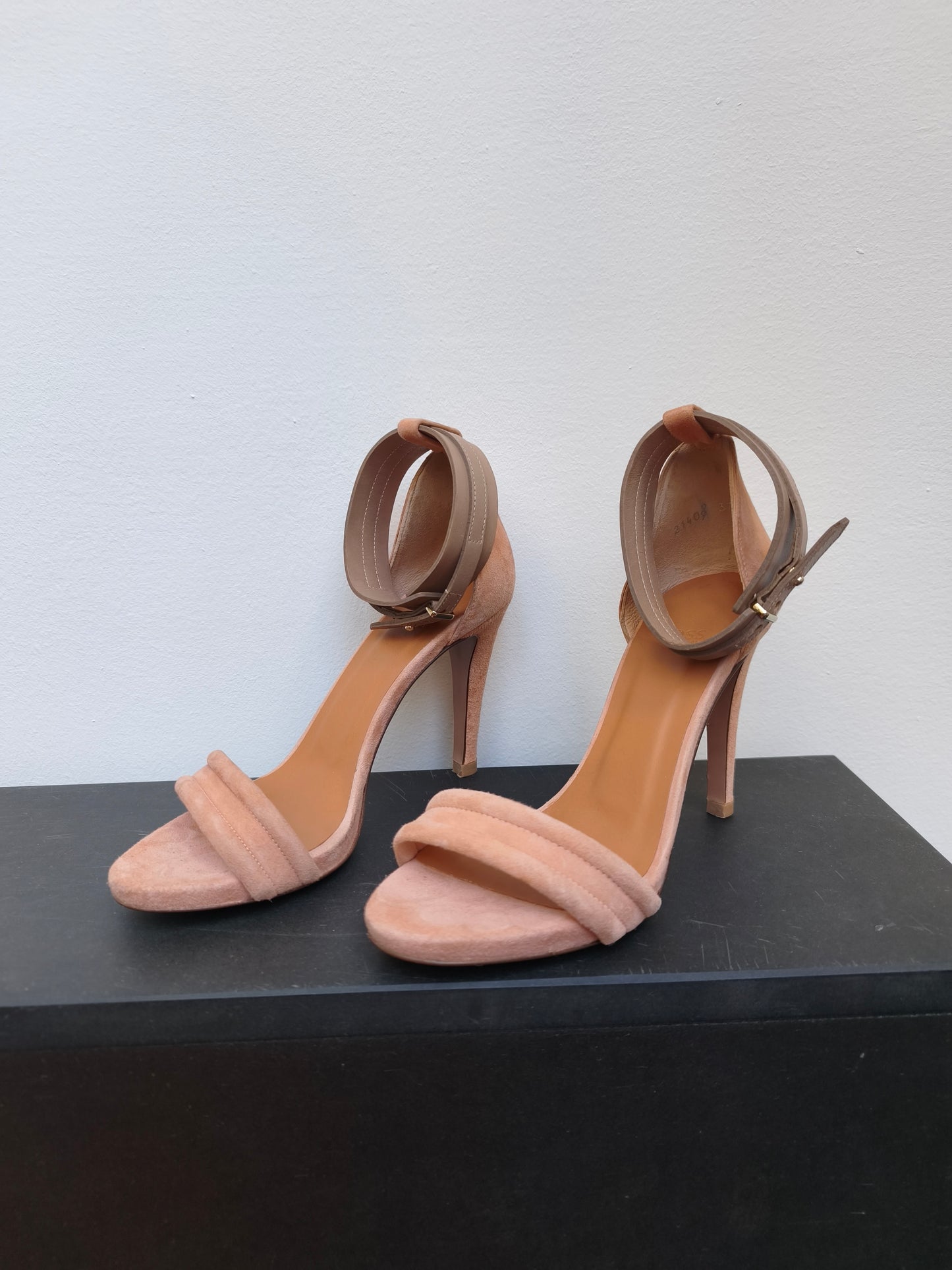 Hoss Intropia sandalen