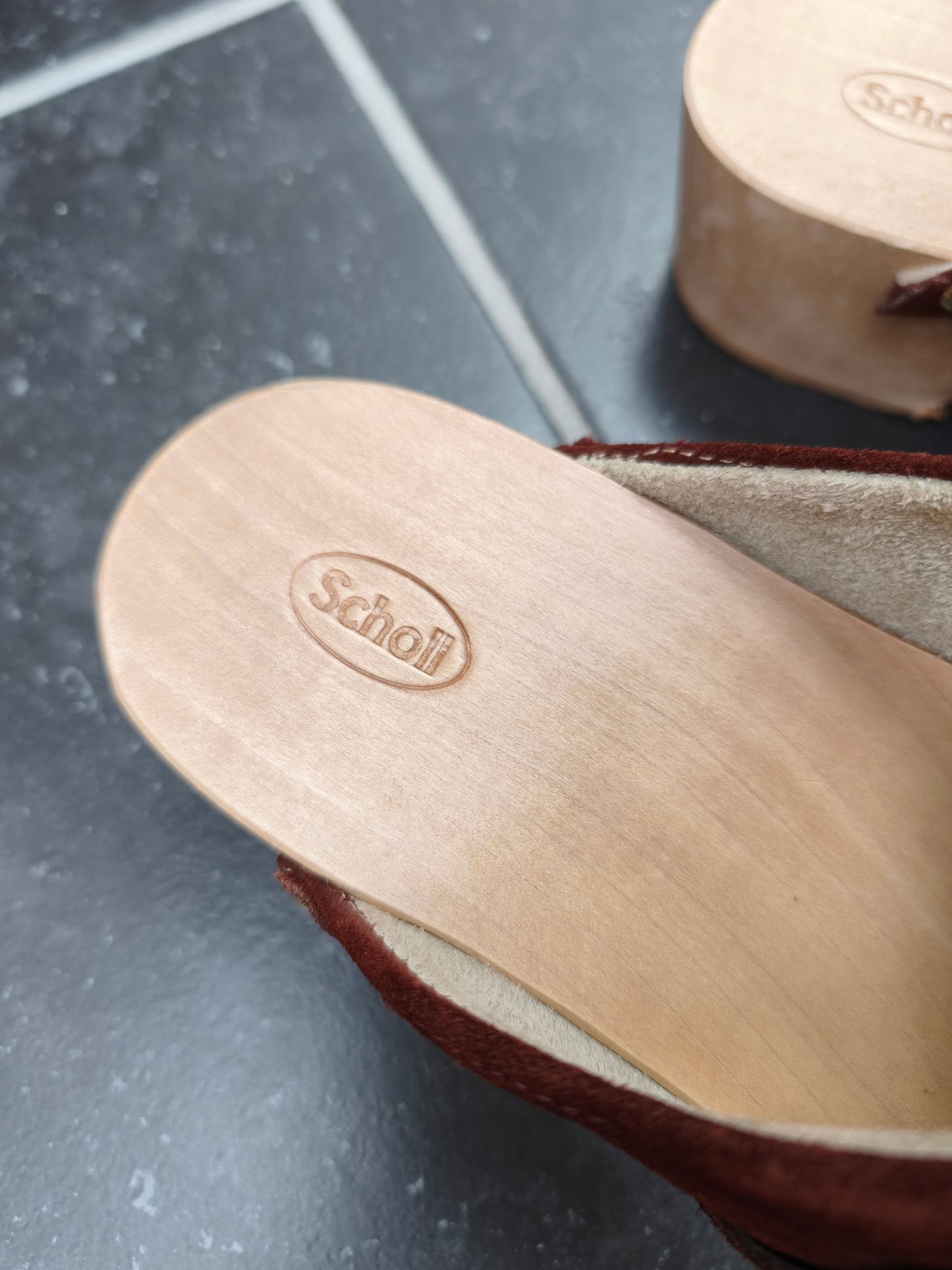 Scholl clogs