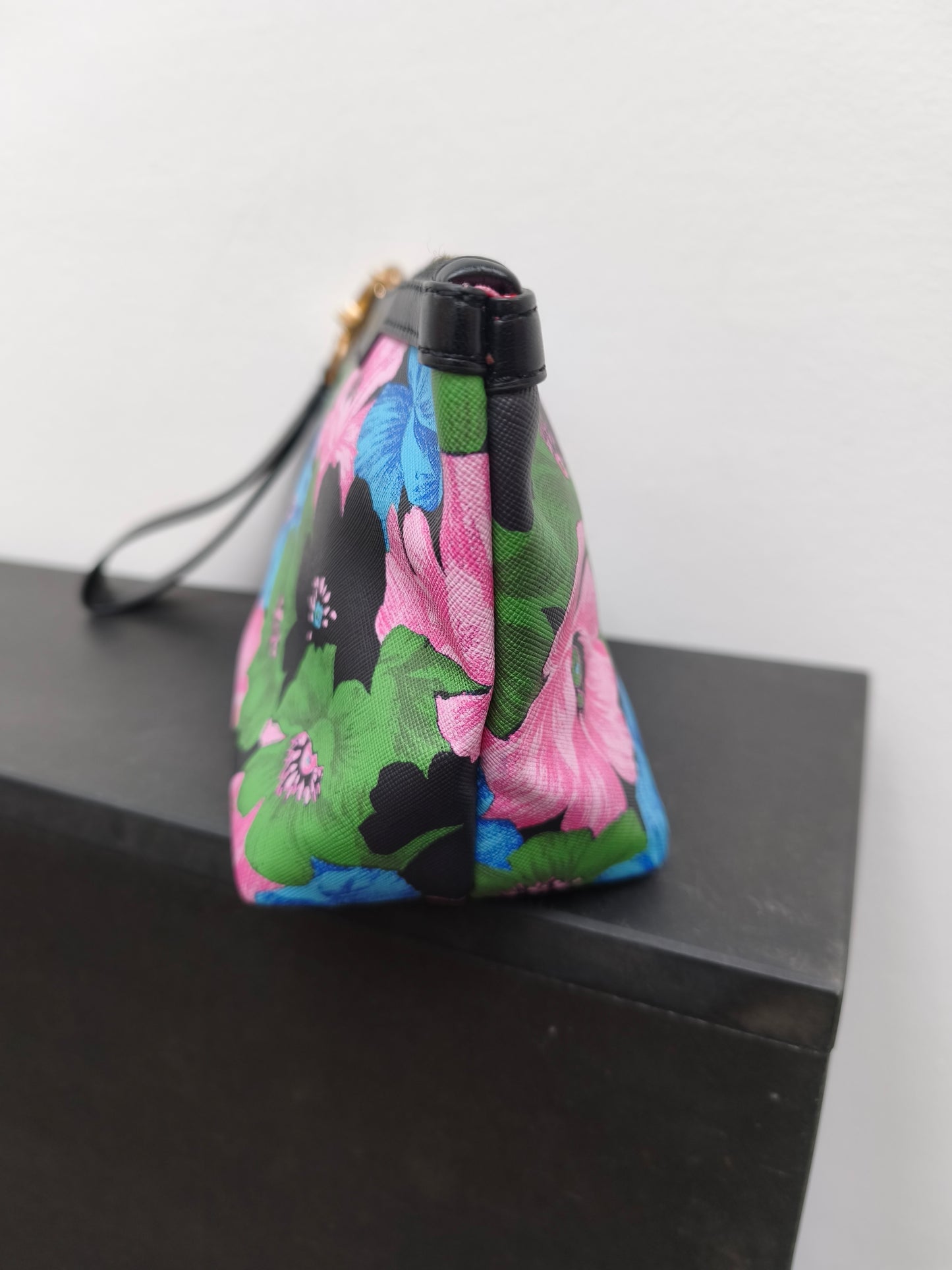 Essentiel wristlet