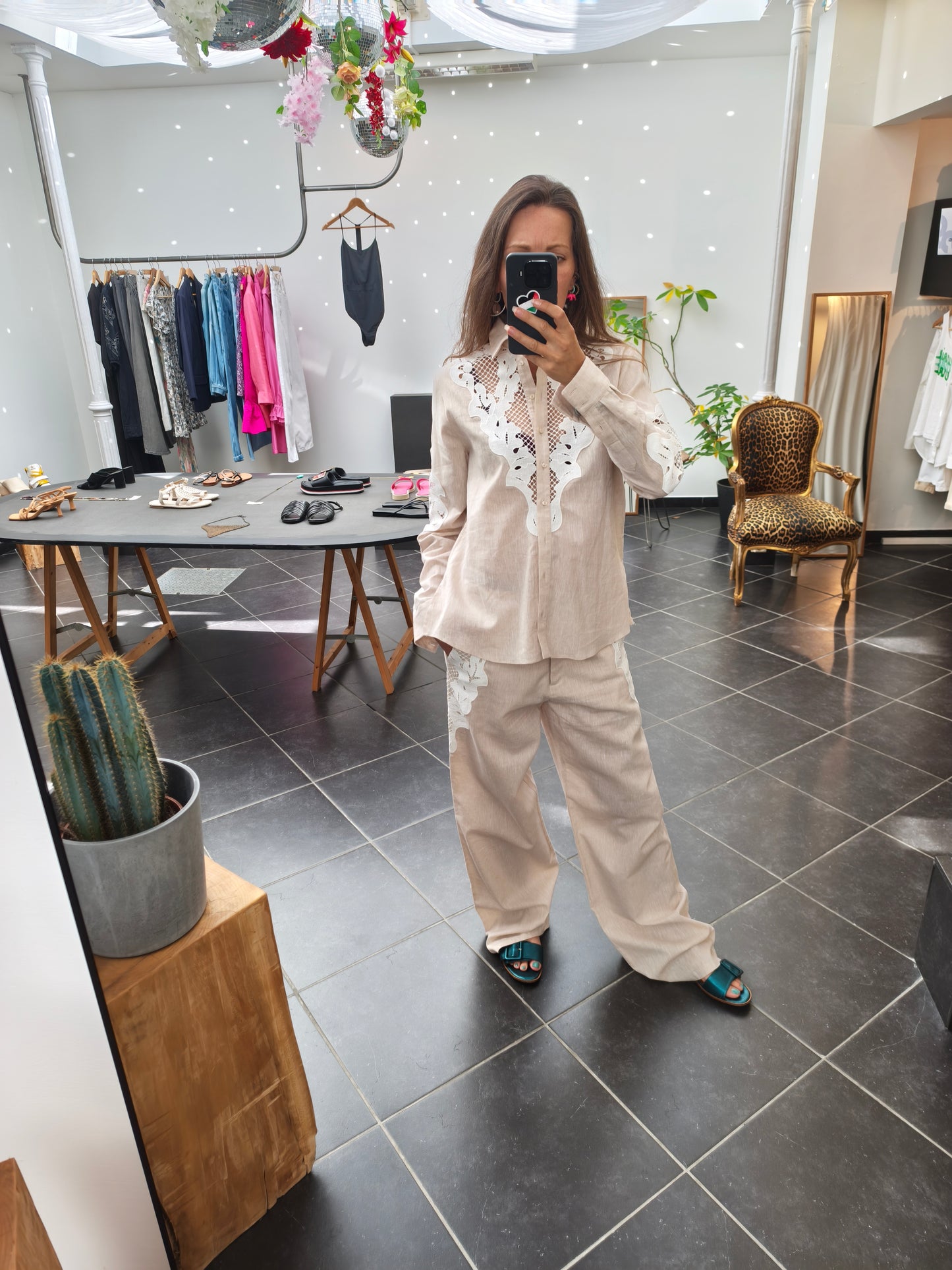 Valérie Khalfon set