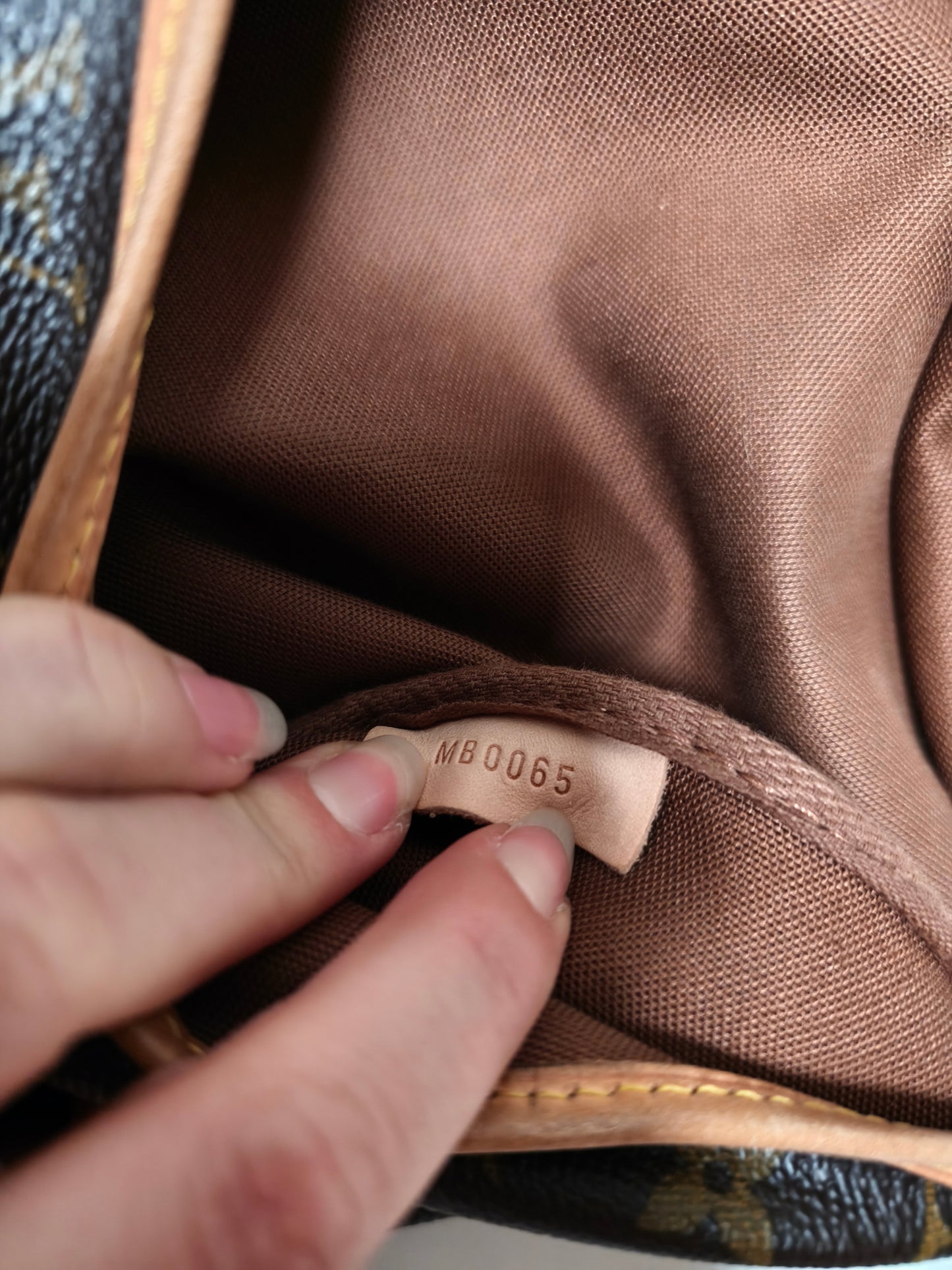 Louis Vuitton Saumur 30 shoulders bag