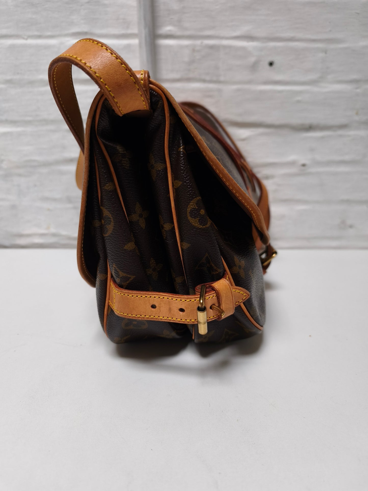 Louis Vuitton Saumur 30 shoulders bag