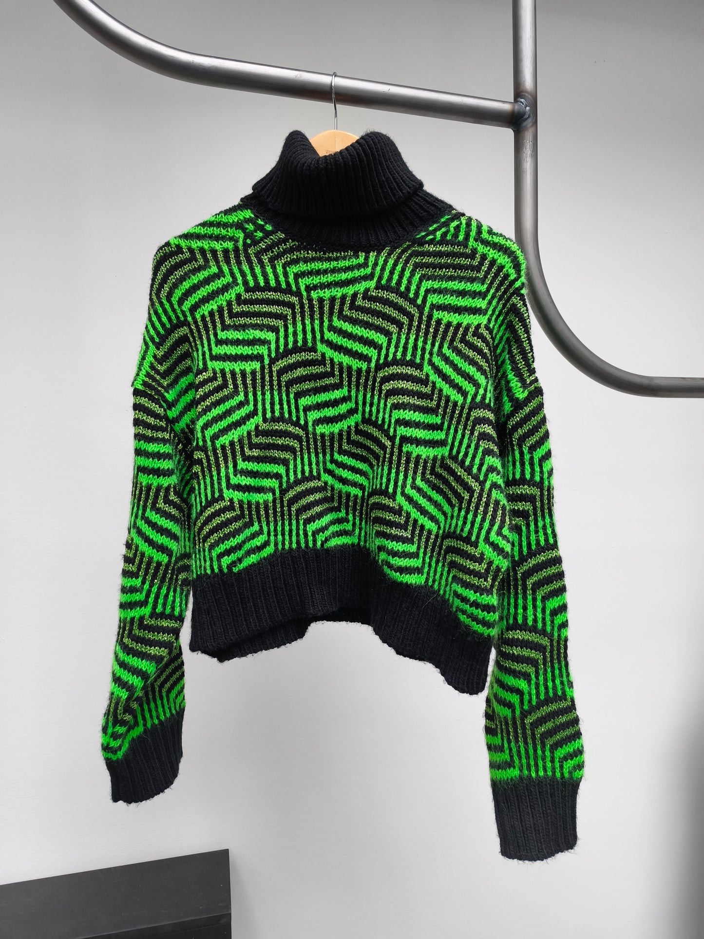 Essentiel trui zwart/groen