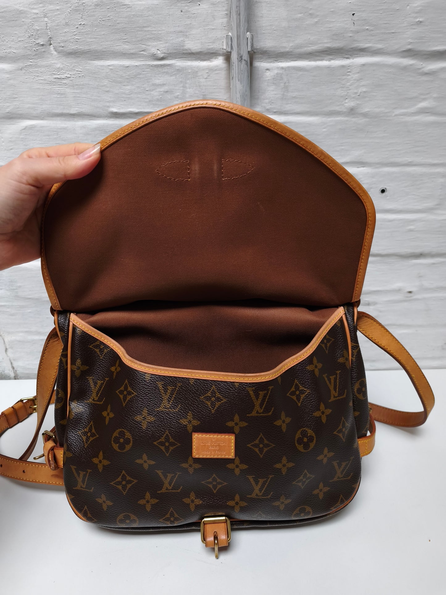 Louis Vuitton Saumur 30 shoulders bag