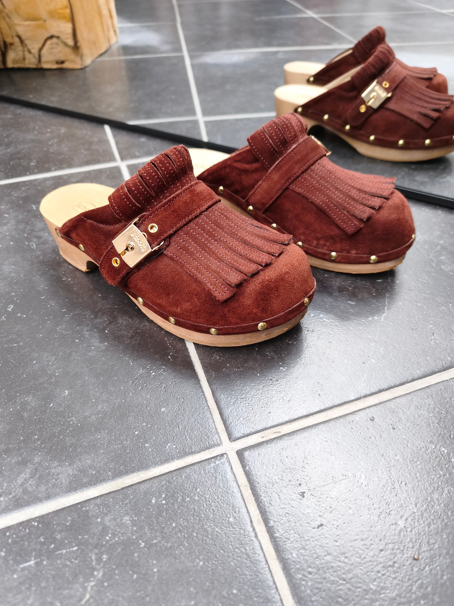 Scholl clogs