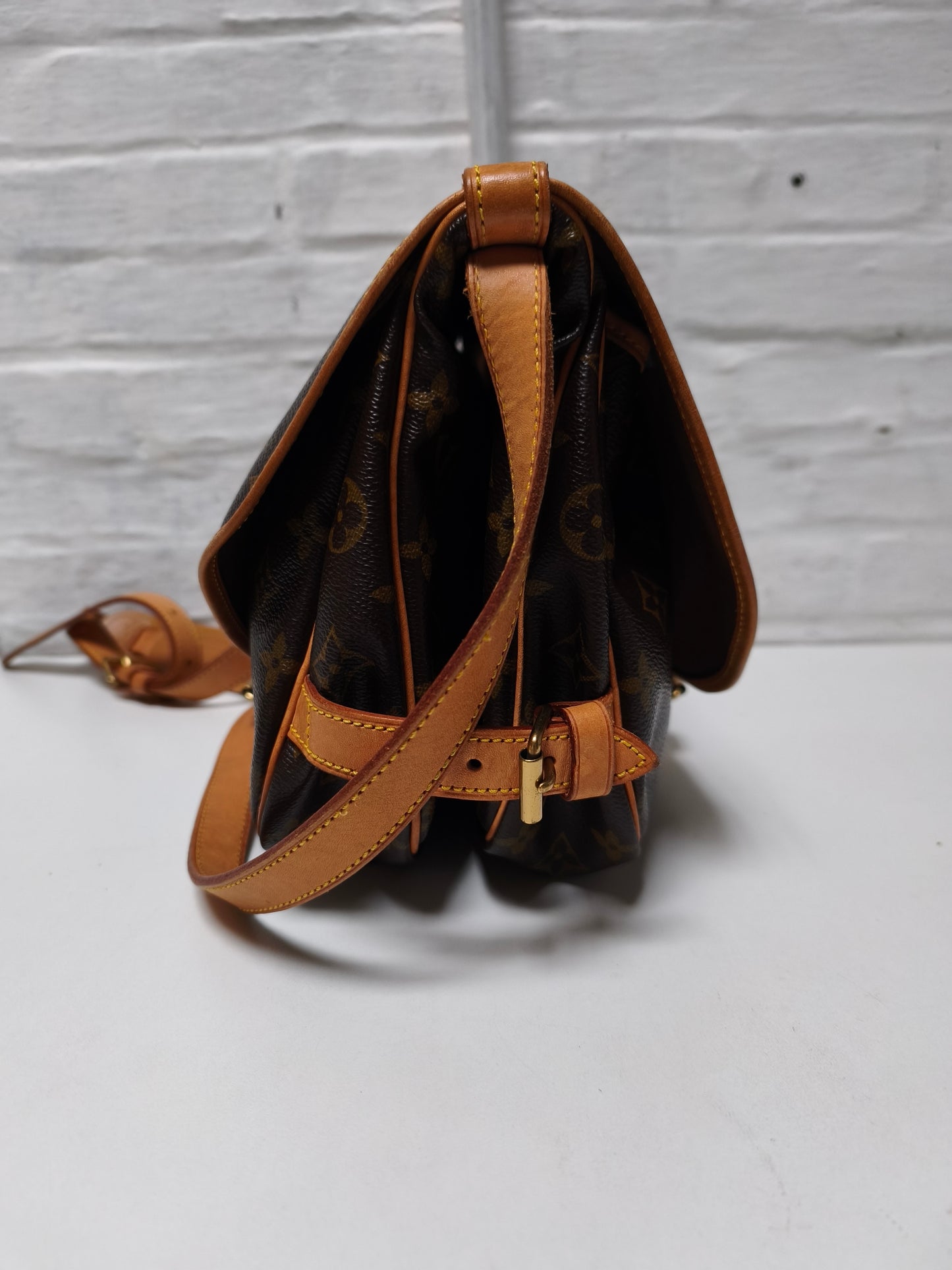 Louis Vuitton Saumur 30 shoulders bag