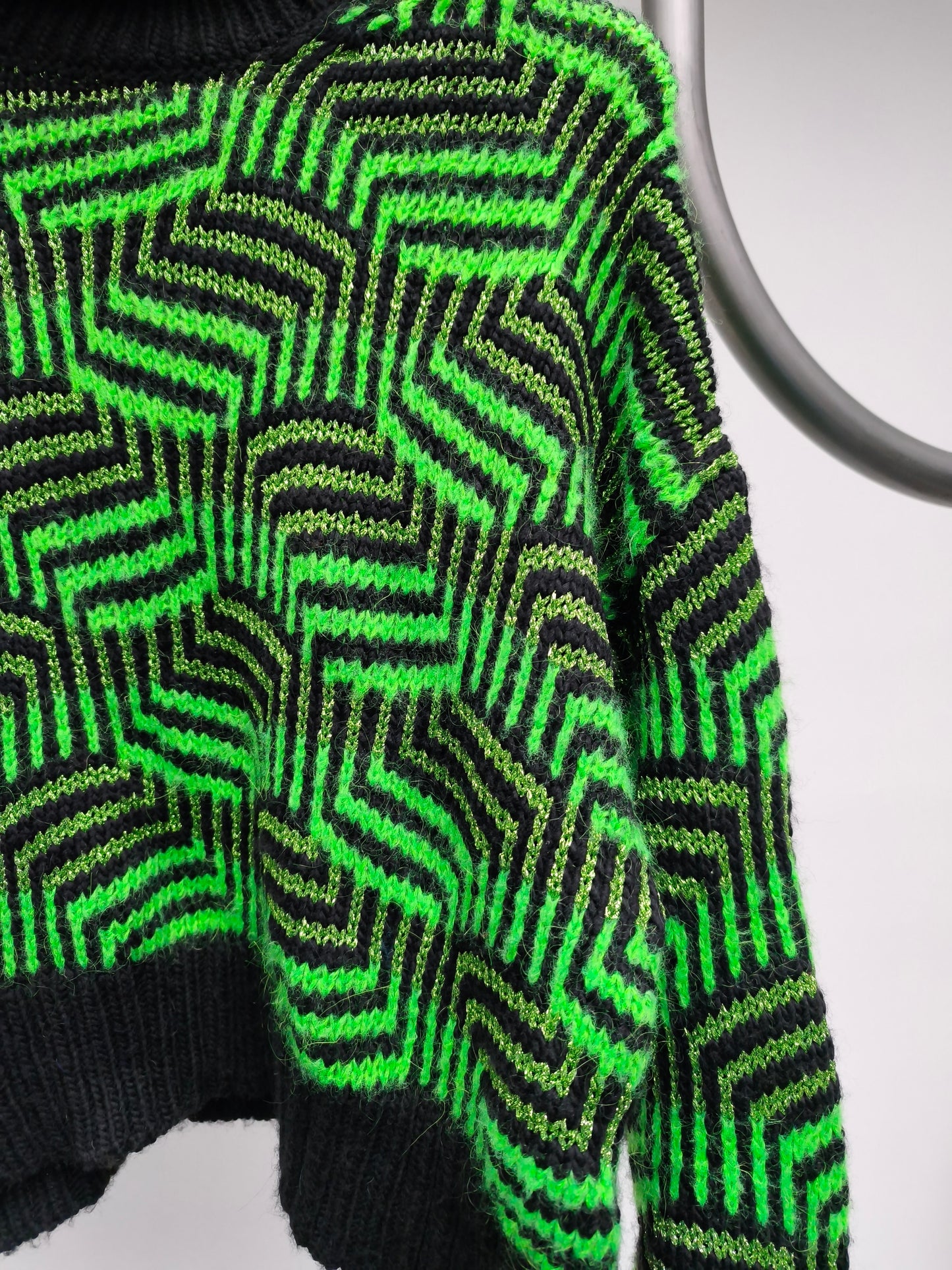 Essentiel trui zwart/groen