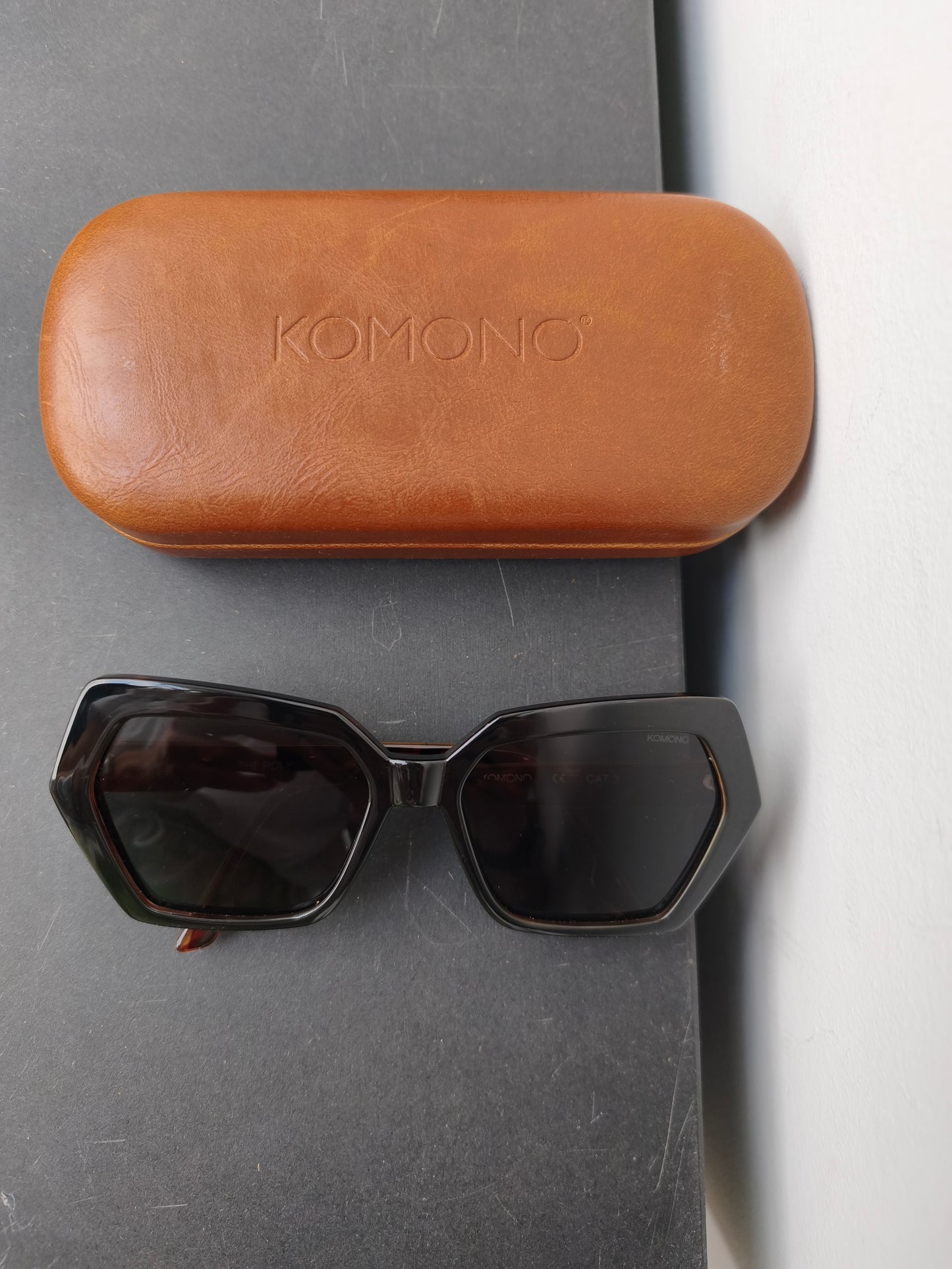 Komono zonnebril The Polly