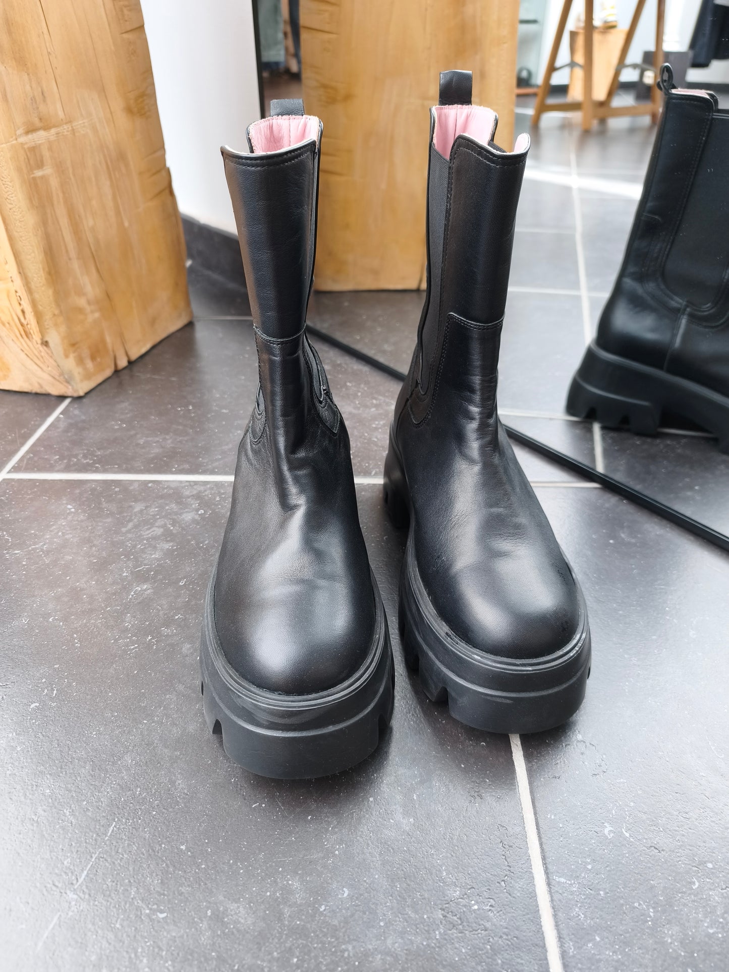Essentiel boots