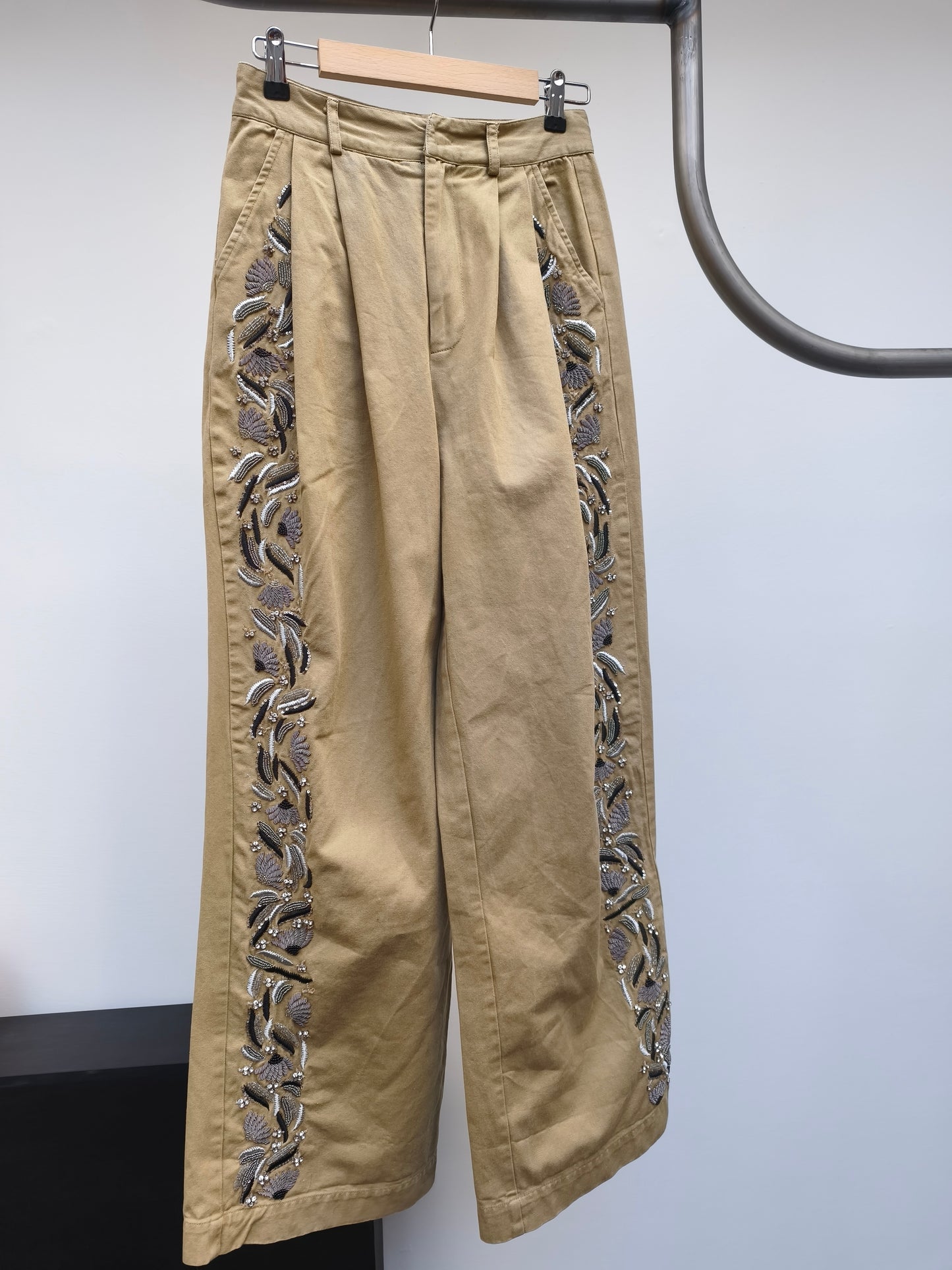 Essentiel Broek kaki kraaltjes