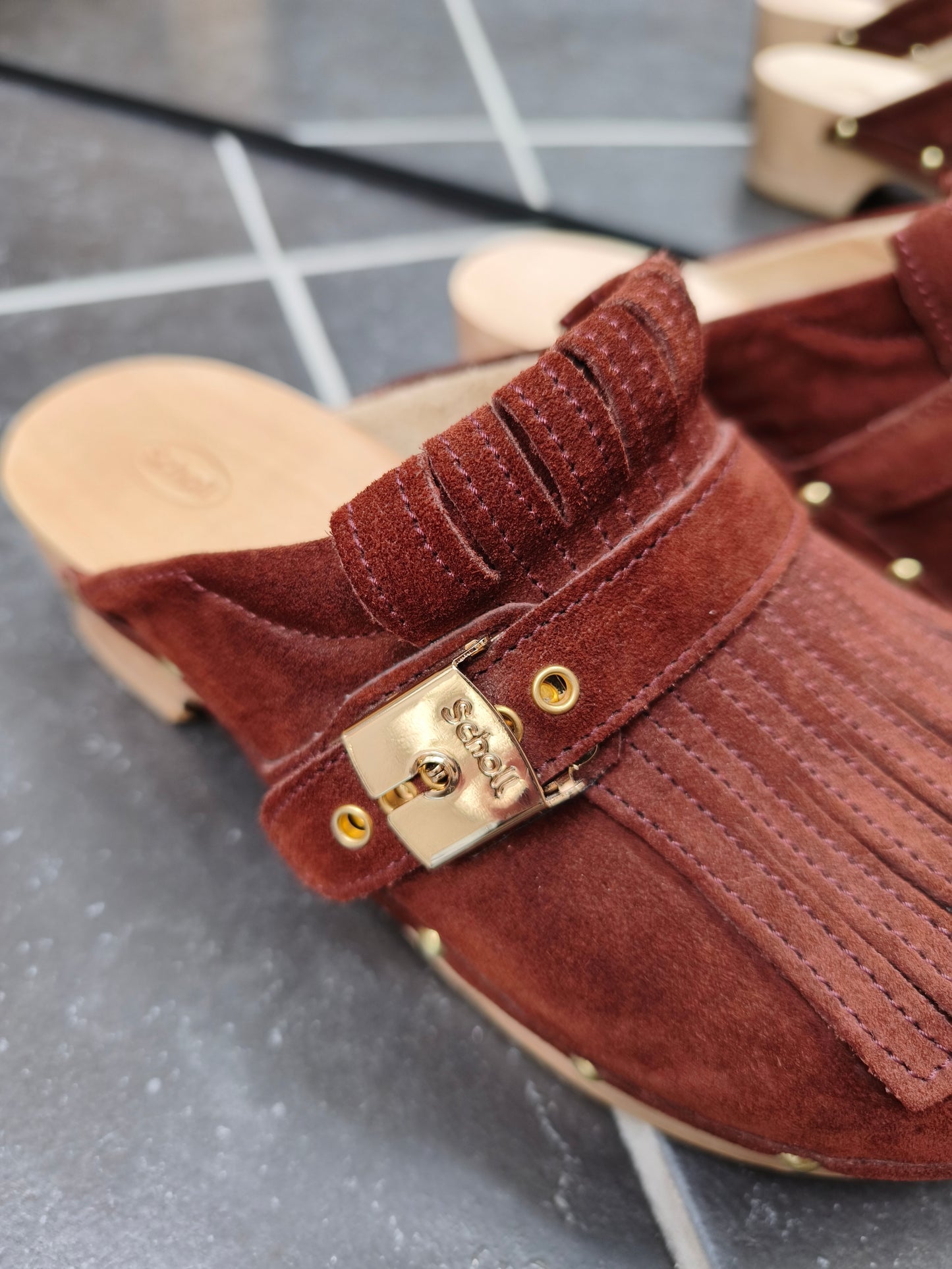 Scholl clogs