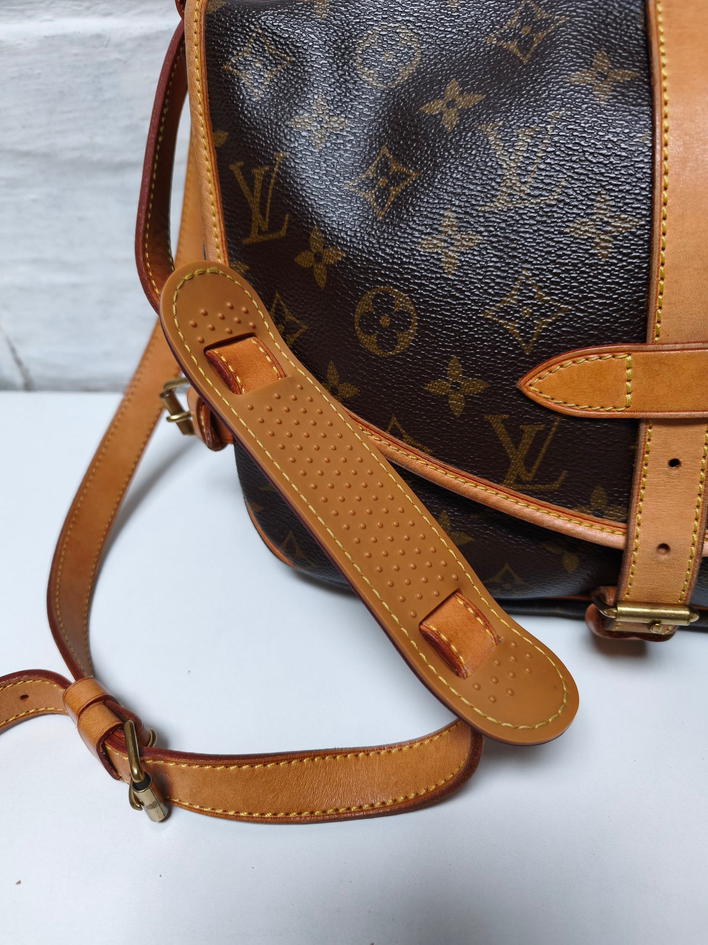 Louis Vuitton Saumur 30 shoulders bag