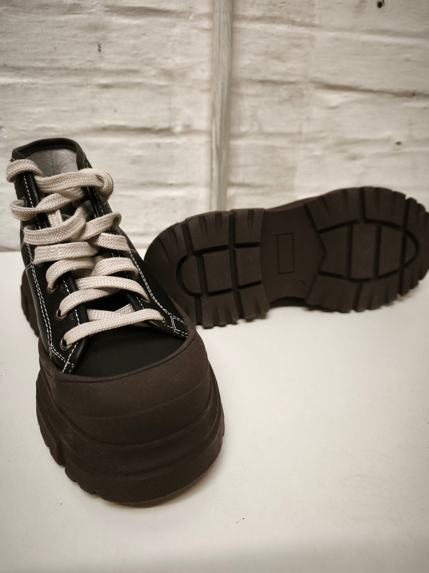 Sofie d'Hoore sneakers