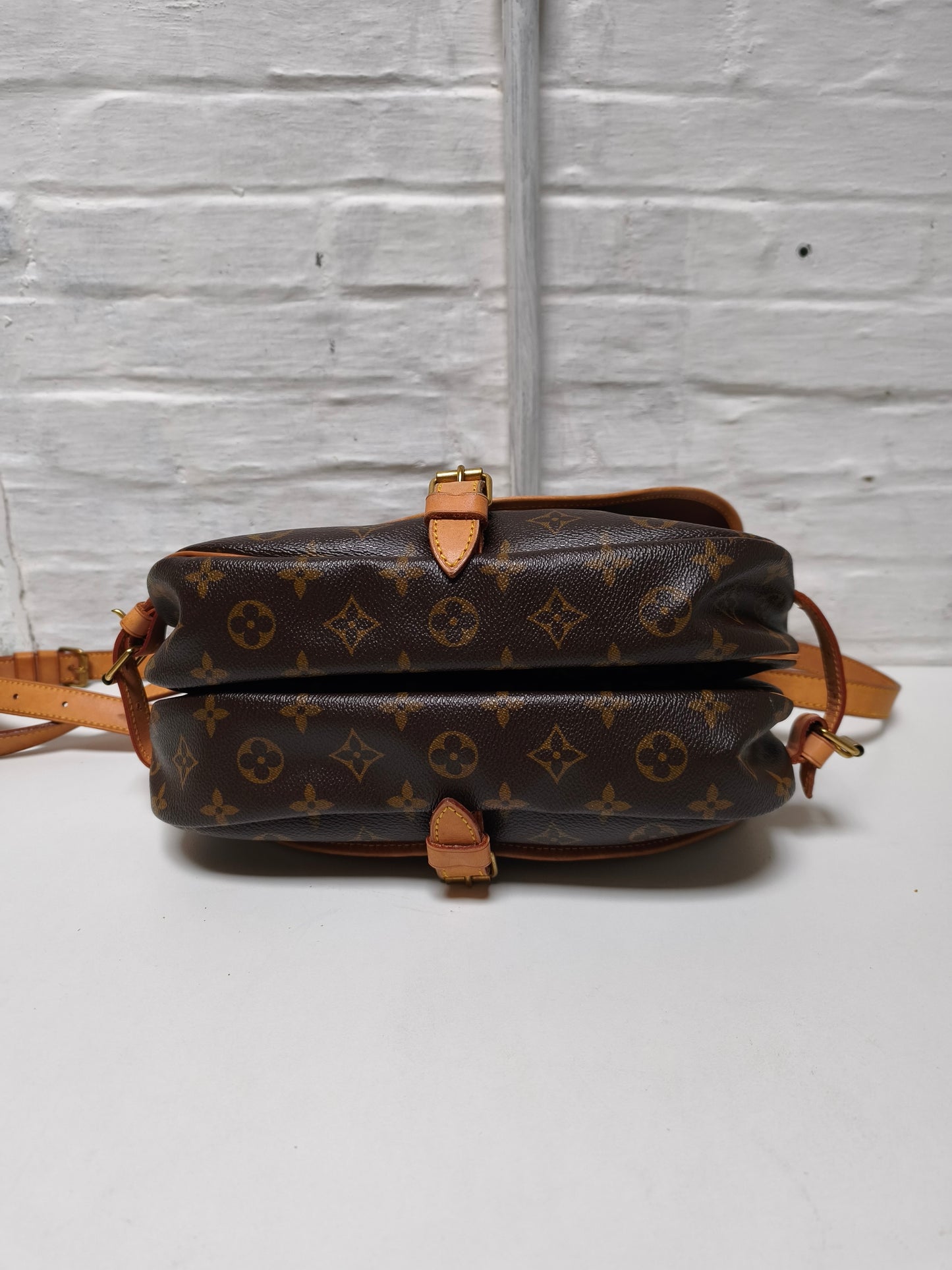 Louis Vuitton Saumur 30 shoulders bag